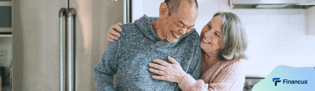 Couple heureux dans résidence service